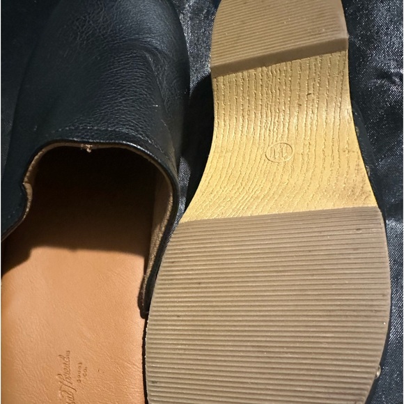 Universal Thread Clogs - Picture 1 of 3